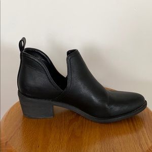 Side cut-out black Booties - Women’s 8
